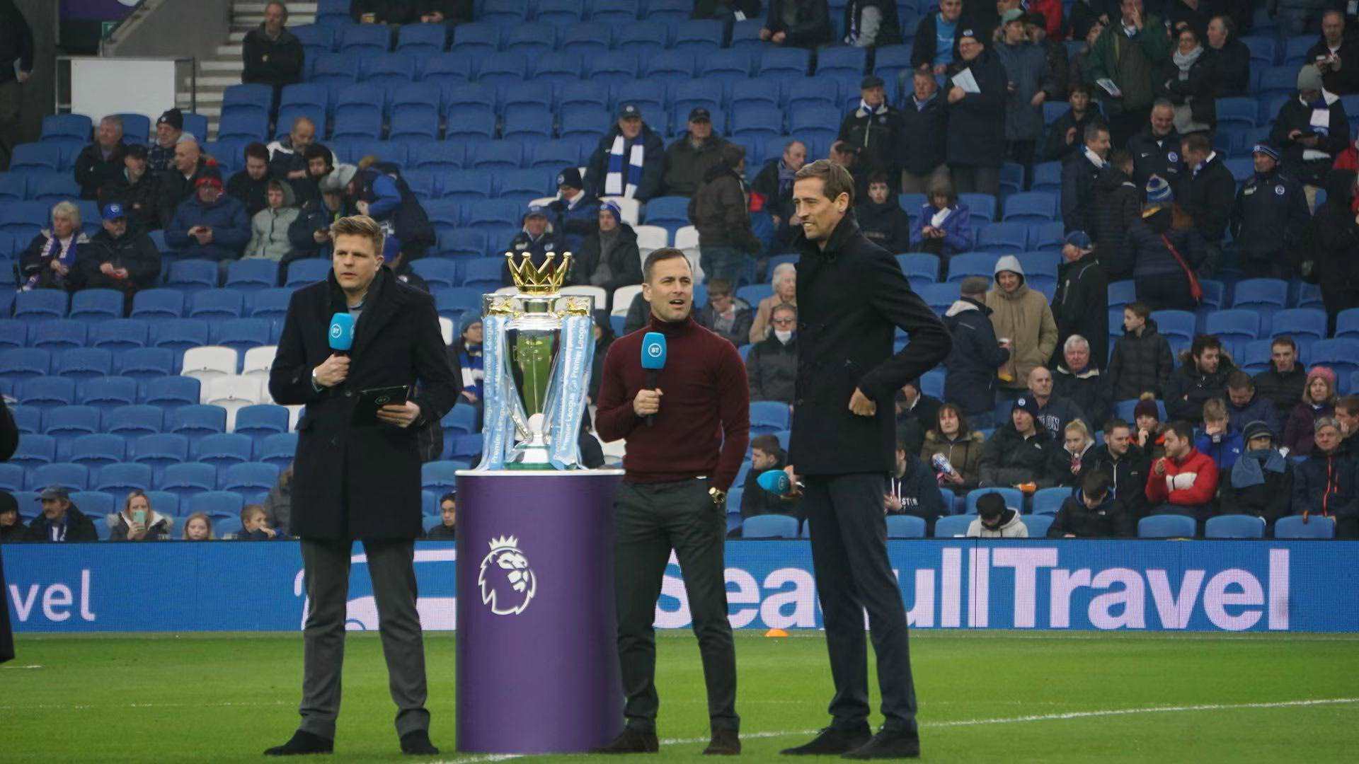 与一名警察 与一名警察